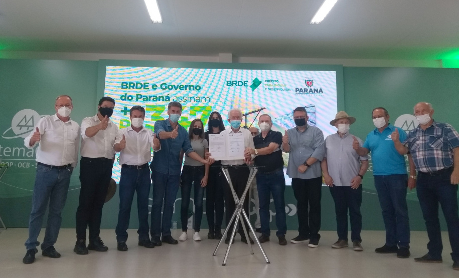 Contratos de aproximadamente R$ 350 milhões são assinados pelo BRDE no Show Rural