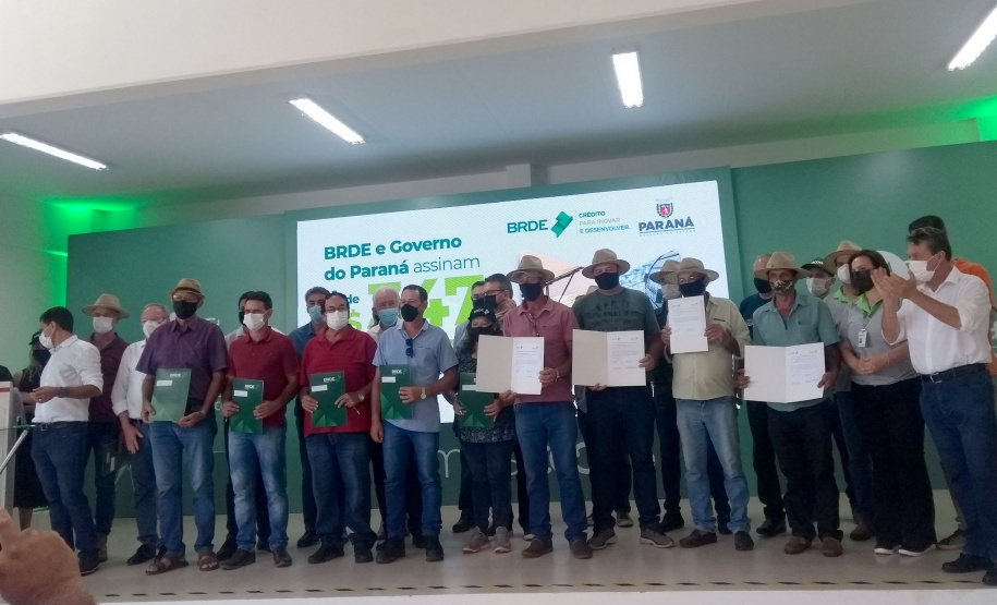 Contratos de aproximadamente R$ 350 milhões são assinados pelo BRDE no Show Rural