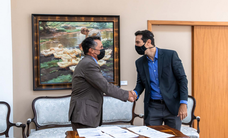 Colégios estaduais recebem computadores entregues pelo Tribunal de Justiça do Paraná