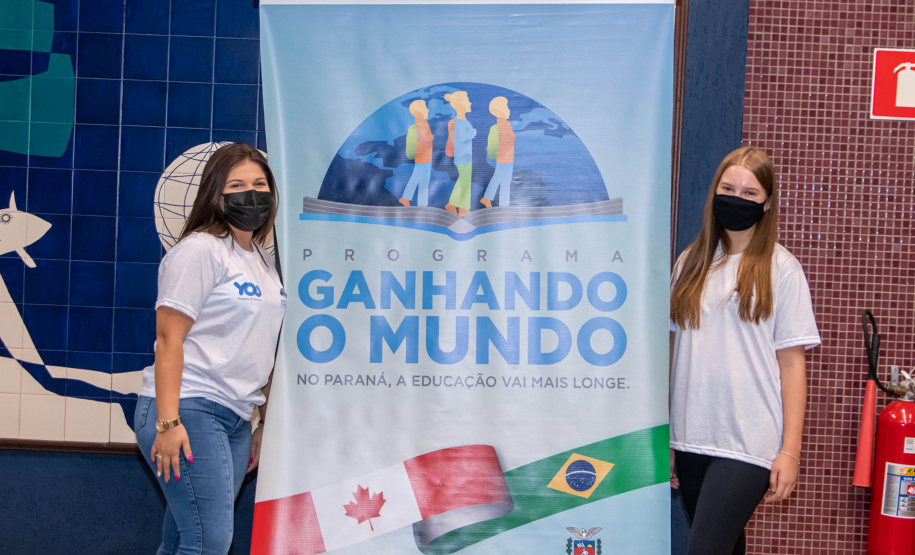 Despedida do Paraná rumo ao Canadá tem muita emoção, alegria e gratidão de estudantes e pais