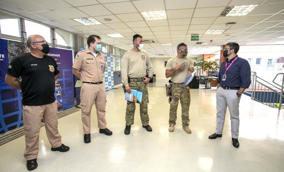 Polícia Federal entrega certificados de habilitação para embarcações públicas a Guardas Portuários
