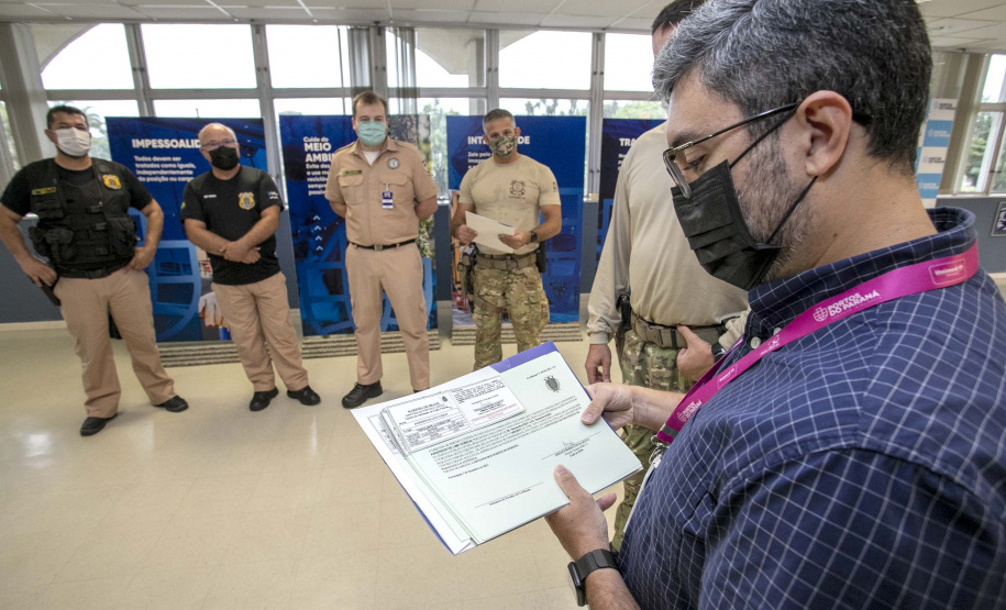 Polícia Federal entrega certificados de habilitação para embarcações públicas a Guardas Portuários