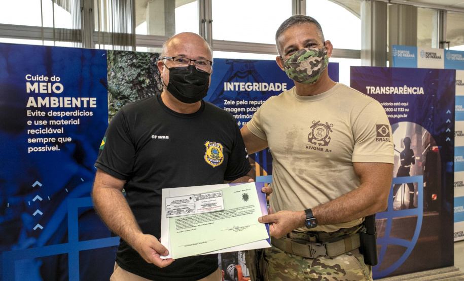 Polícia Federal entrega certificados de habilitação para embarcações públicas a Guardas Portuários