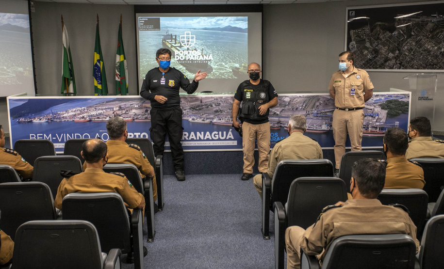 Integração a favor da segurança é debate em visita de alunos do Curso Superior da PMPR ao Porto de Paranaguá