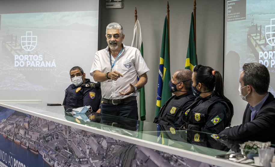 Integração a favor da segurança é debate em visita de alunos do Curso Superior da PMPR ao Porto de Paranaguá