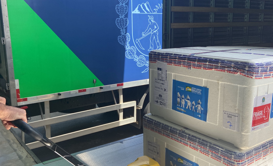 Mais 332,7 mil vacinas contra a Covid-19 chegam ao Paraná