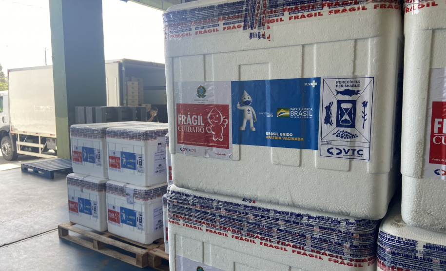 Mais 332,7 mil vacinas contra a Covid-19 chegam ao Paraná