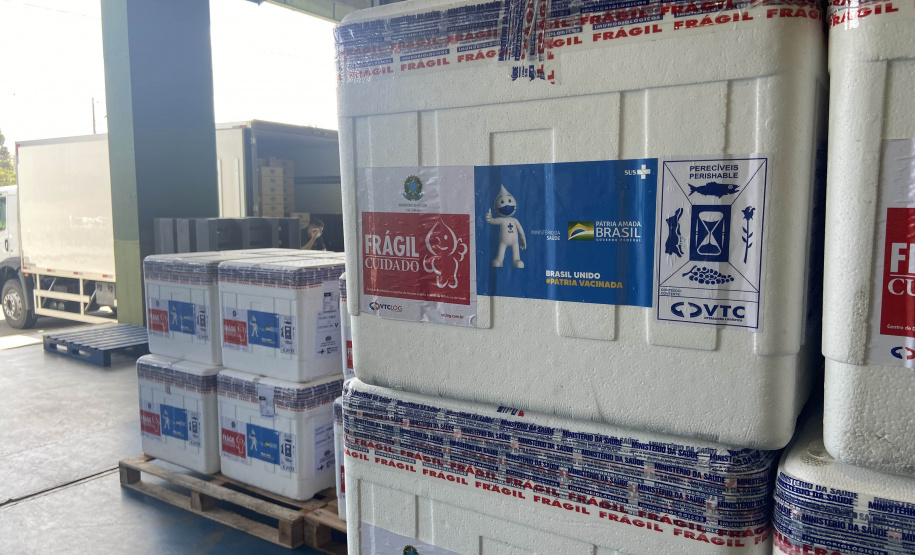 Mais 177 mil doses de reforço contra a Covid-19 chegam ao Paraná