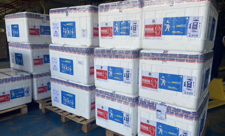 Mais 332,7 mil vacinas contra a Covid-19 chegam ao Paraná