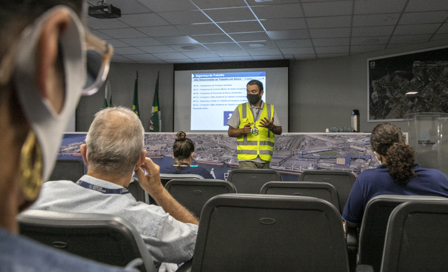 Portos do Paraná treina trabalhadores para reduzir os riscos da atividade portuária no Estado