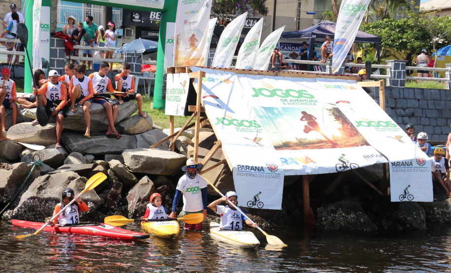 Esportes náuticos movimentam o fim de semana na baía de Guaratuba com o Festival das Águas