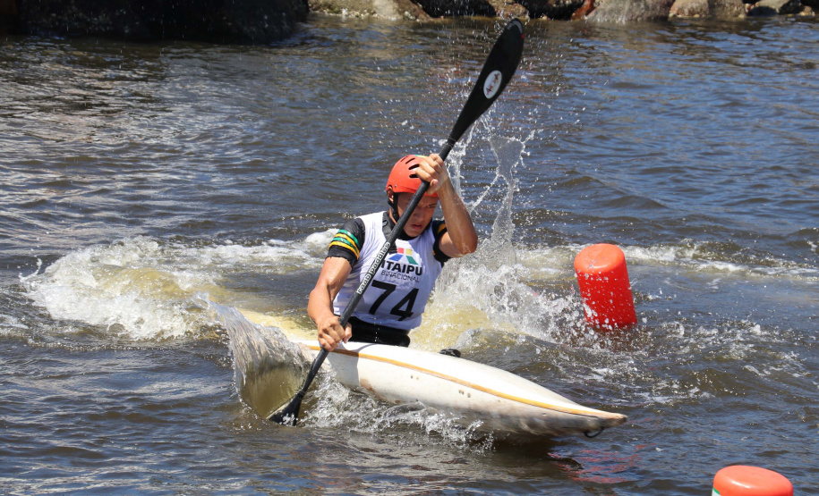 Esportes náuticos movimentam o fim de semana na baía de Guaratuba com o Festival das Águas