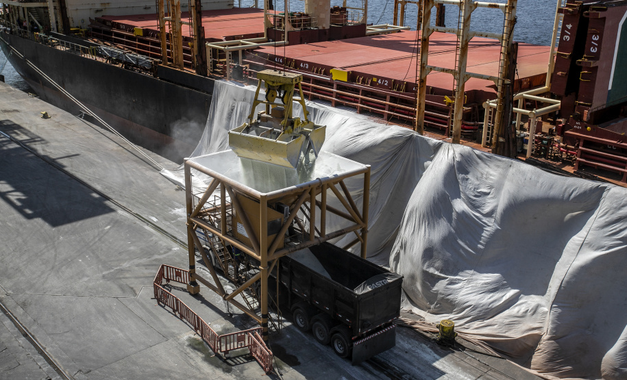 Janeiro encerra com recorde histórico de movimentação mensal nos portos do Paraná