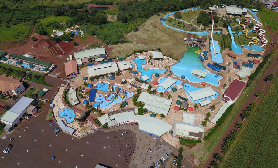 Setor do turismo cresce 13,7% no Paraná em 2021; serviços avançam 8,3%