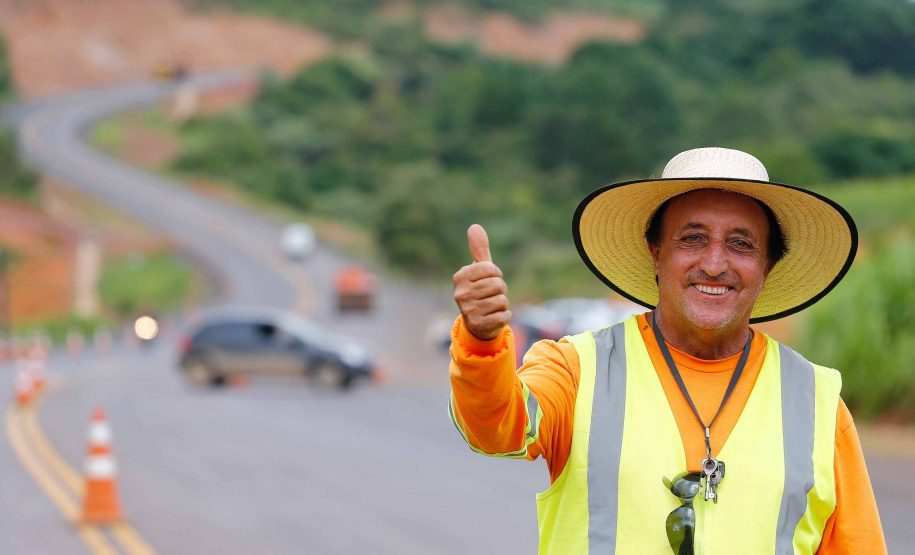 O primeiro trecho da ligação asfáltica entre os municípios de Mato Rico e Pitanga, na região central do Estado, foi liberado nesta quinta-feira (03) pelo governador Carlos Massa Ratinho Junior.