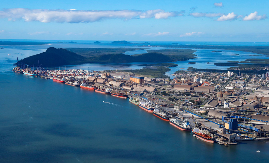 Porto de Paranaguá lança edital para leilão de área de carga geral