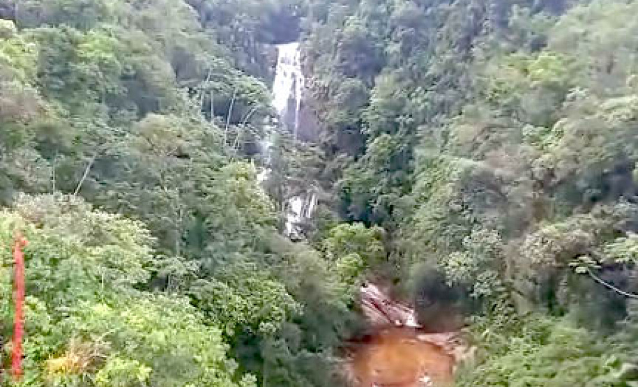 Bombeiros e BPMOA resgatam vítima de afogamento no Salto dos Macacos, em Morretes