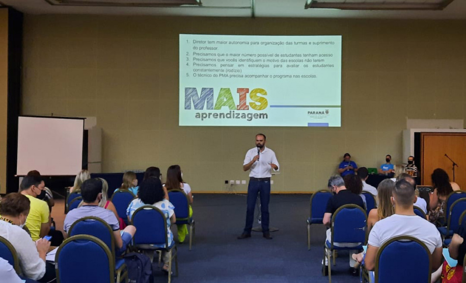 Seminário da Educação em Foz do Iguaçu reúne mais de 400 educadores