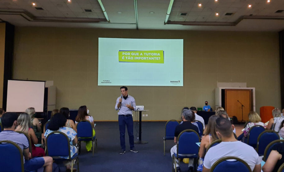Seminário da Educação em Foz do Iguaçu reúne mais de 400 educadores