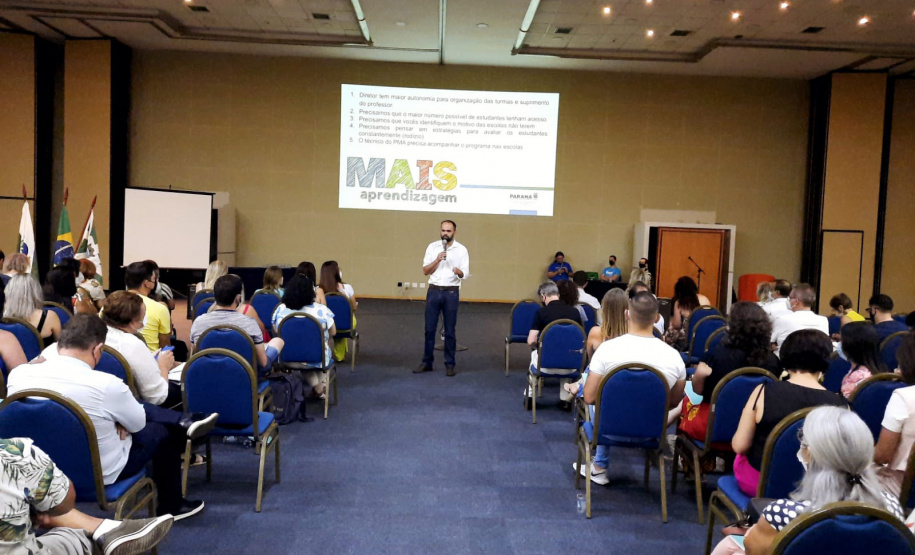 Seminário da Educação em Foz do Iguaçu reúne mais de 400 educadores