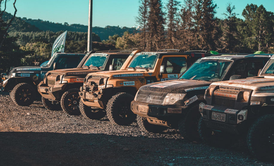 Com apoio do Governo, Rally Transparaná tem largada em Foz do Iguaçu e percorre 60 cidades do Estado