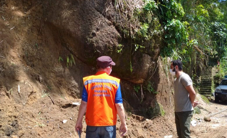 Geólogo da Defesa Civil Estadual realiza análise de risco em Guaraqueçaba