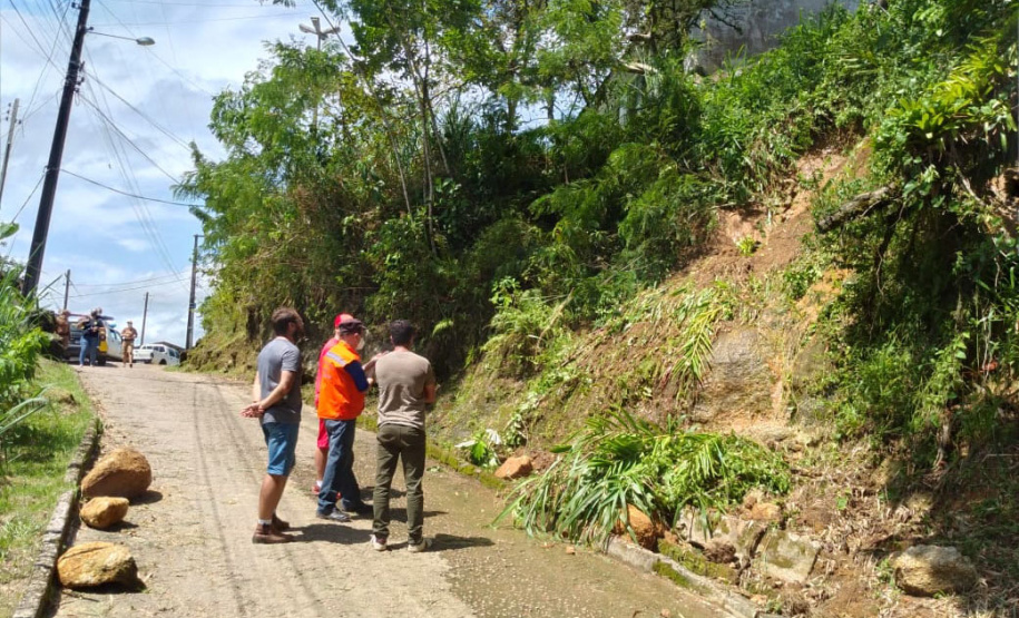 Geólogo da Defesa Civil Estadual realiza análise de risco em Guaraqueçaba