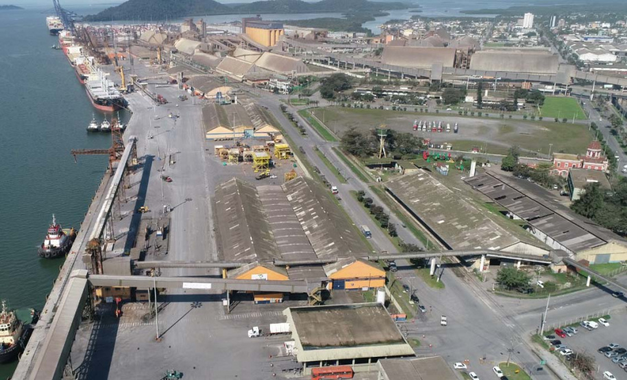 Porto de Paranaguá lança edital para leilão de área de carga geral