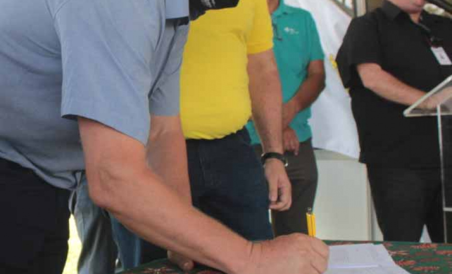 RenovaPR mostra tecnologia e assina contrato com produtores para uso de energias renováveis