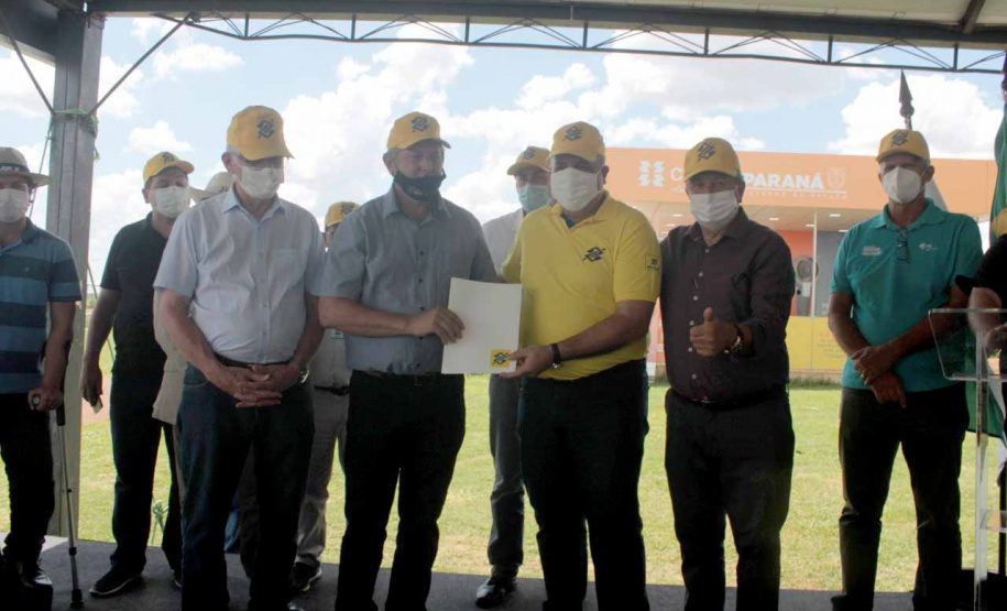 RenovaPR mostra tecnologia e assina contrato com produtores para uso de energias renováveis