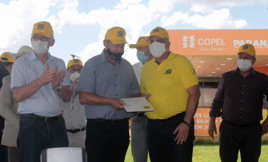 RenovaPR mostra tecnologia e assina contrato com produtores para uso de energias renováveis