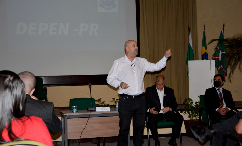 Deppen discute planejamento estratégico com gestores do sistema prisional