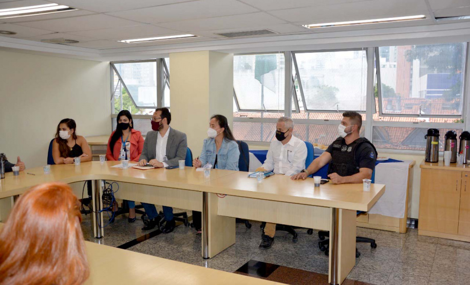 Reunião discute atendimento de mulheres trans no sistema prisional