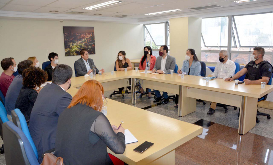 Reunião discute atendimento de mulheres trans no sistema prisional