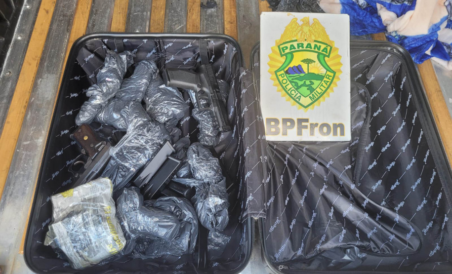 Arsenal de pistolas com destino a Minas Gerais é apreendido durante abordagem do BPFRON em Matelândia