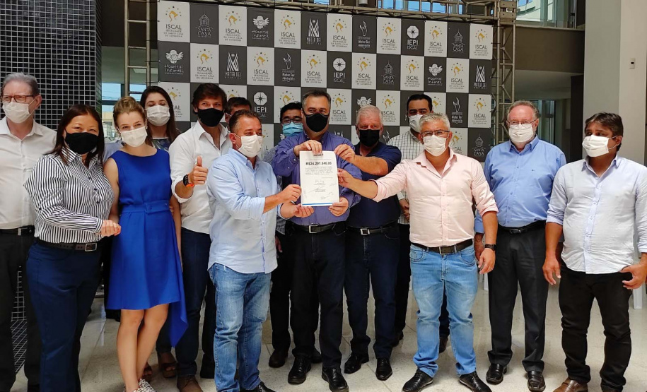 Secretário assina convênio de R$ 24 milhões para atendimento especializado com o Cismepar