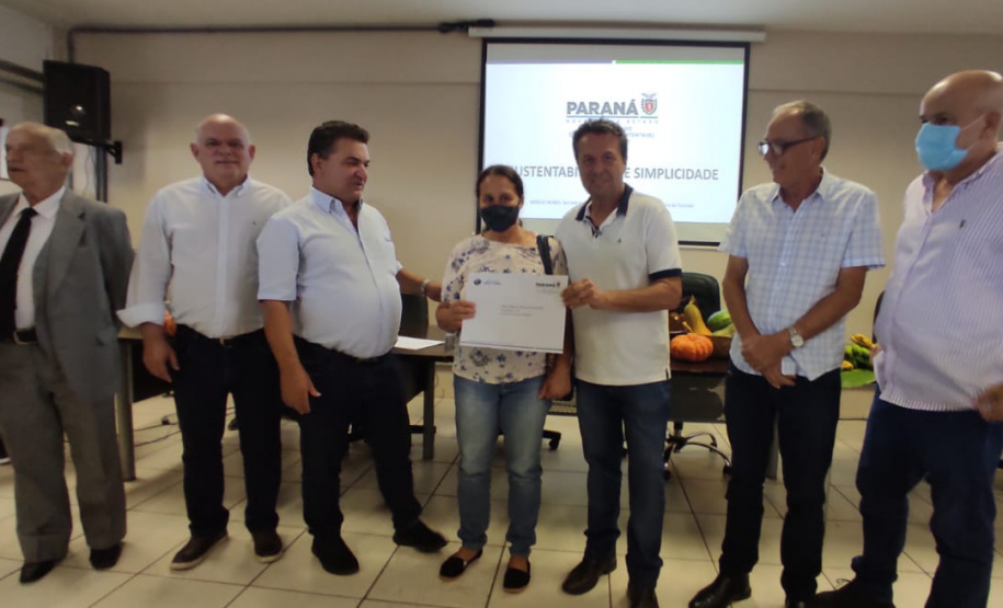 Moradores de Arapongas são beneficiados com espaço sustentável e regularização de propriedades