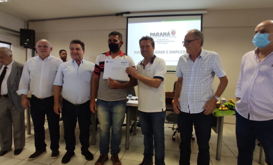Moradores de Arapongas são beneficiados com espaço sustentável e regularização de propriedades