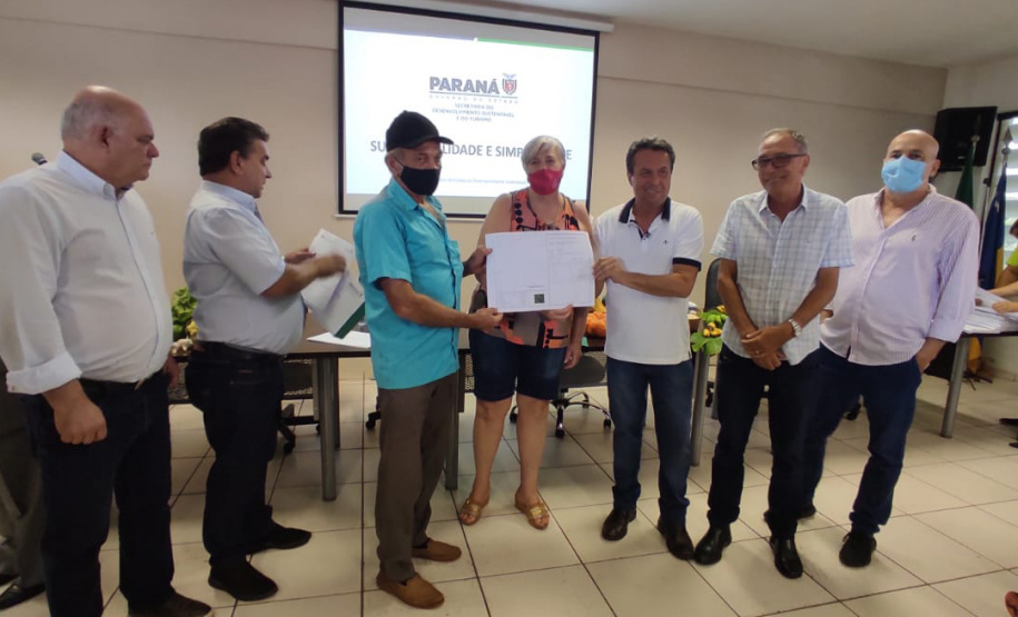 Moradores de Arapongas são beneficiados com espaço sustentável e regularização de propriedades