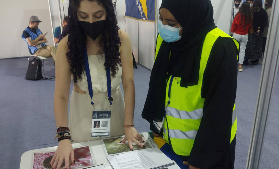 Aluna da rede estadual apresenta trabalho em feira de ciências de Dubai