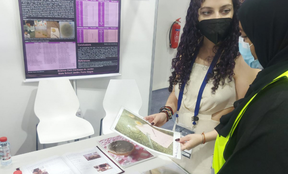 Aluna da rede estadual apresenta trabalho em feira de ciências de Dubai