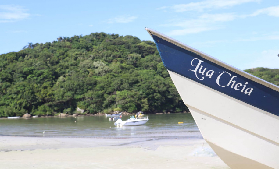 IAT reforça suporte ao turista com orientações e informações sobre a Ilha do Mel no Carnaval