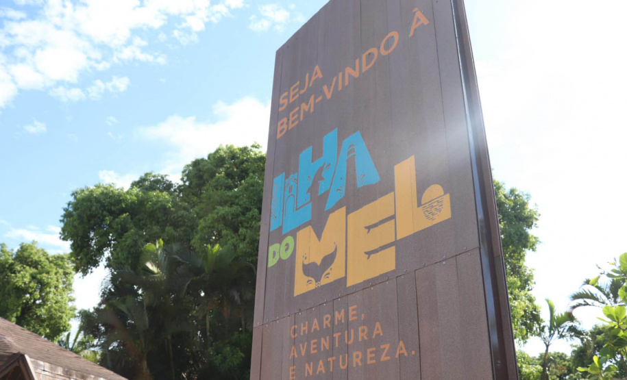 IAT reforça suporte ao turista com orientações e informações sobre a Ilha do Mel no Carnaval