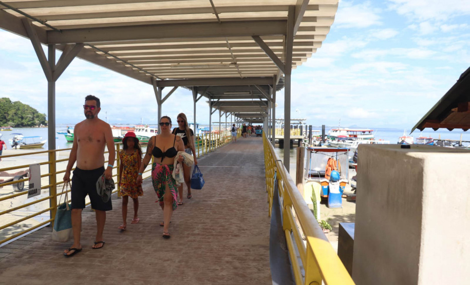 IAT reforça suporte ao turista com orientações e informações sobre a Ilha do Mel no Carnaval