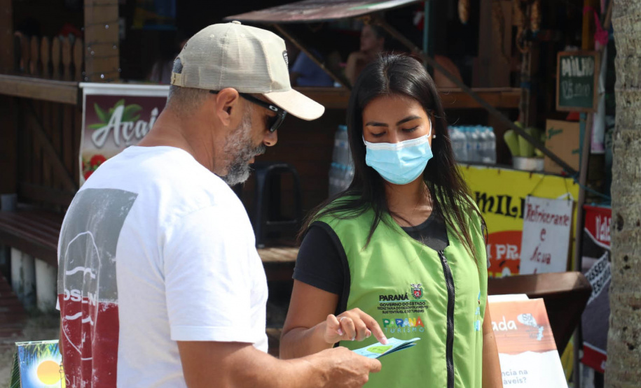 IAT reforça suporte ao turista com orientações e informações sobre a Ilha do Mel no Carnaval