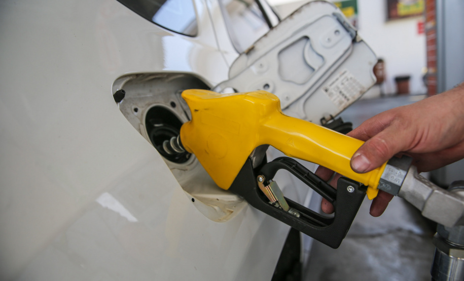 Após denuncia de reajuste de preço antes da data prevista pela Petrobras, Procon notifica 10 distribuidoras