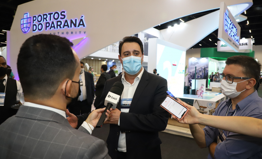 Em feira internacional, governador destaca potenciais e recordes dos portos do Paraná