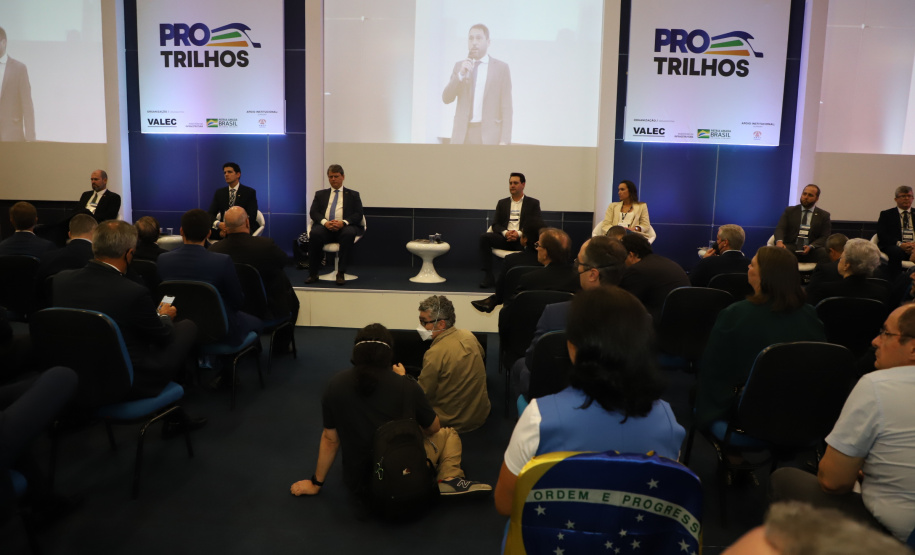 Em feira internacional, governador destaca potenciais e recordes dos portos do Paraná