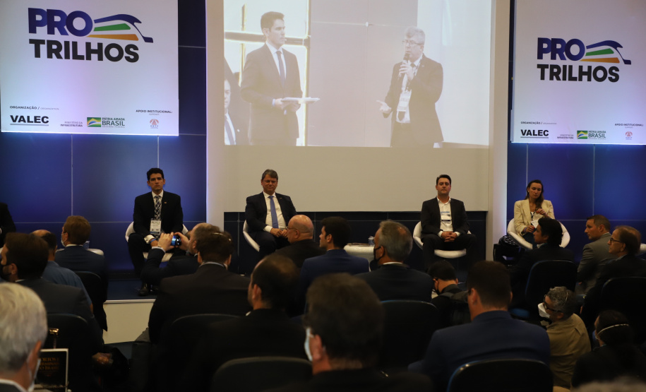 Em feira internacional, governador destaca potenciais e recordes dos portos do Paraná