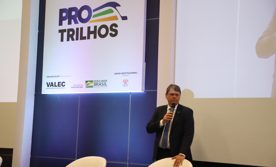 Em feira internacional, governador destaca potenciais e recordes dos portos do Paraná